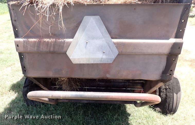 image for item DF5031 2003 New Holland BR750  round baler