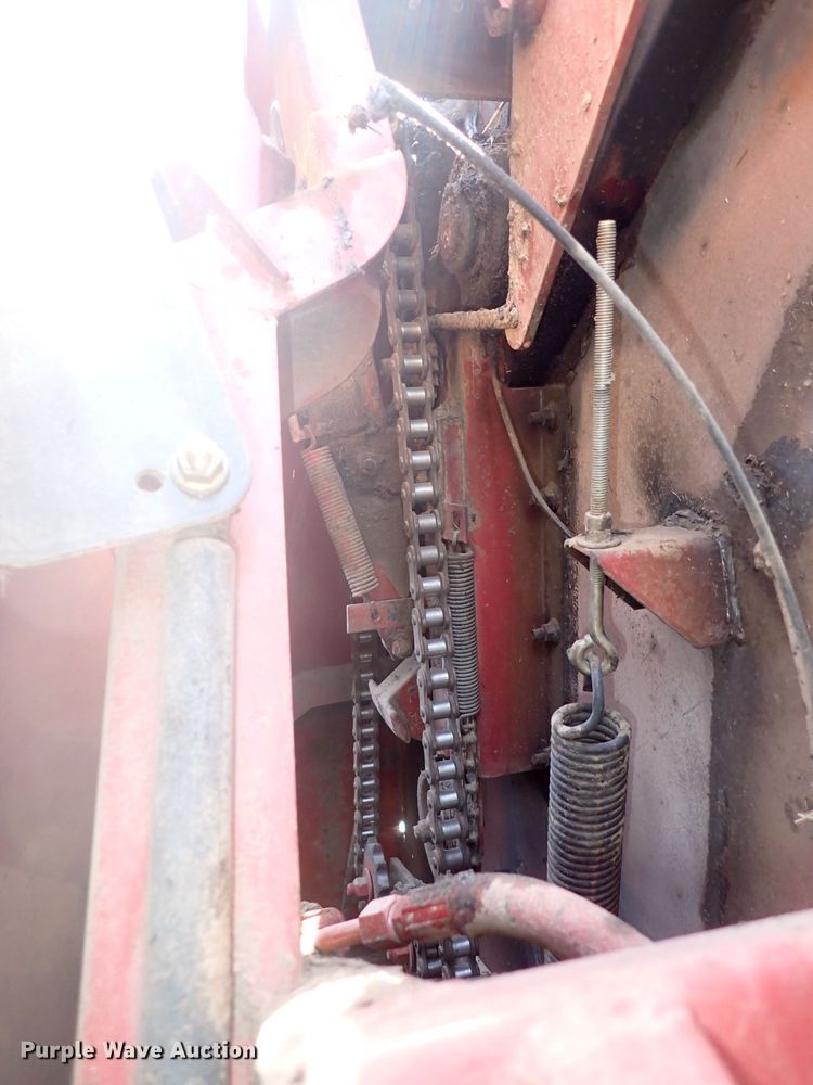 image for item DF5031 2003 New Holland BR750  round baler