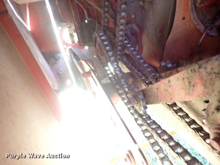 image for item DF5031 2003 New Holland BR750  round baler