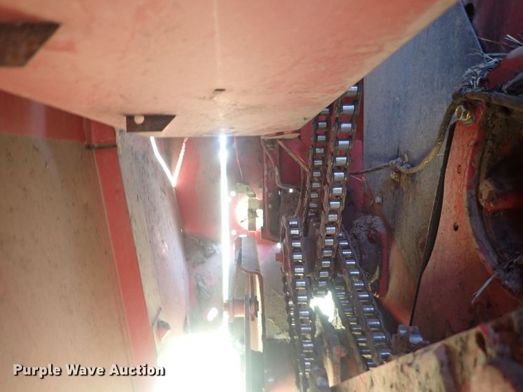 image for item DF5031 2003 New Holland BR750  round baler