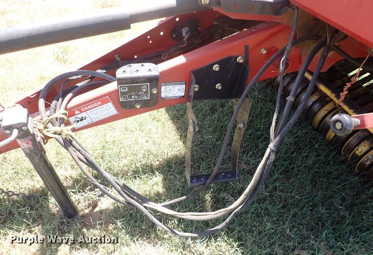 image for item DF5031 2003 New Holland BR750  round baler