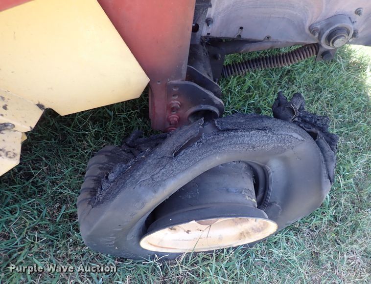 image for item DF5031 2003 New Holland BR750  round baler