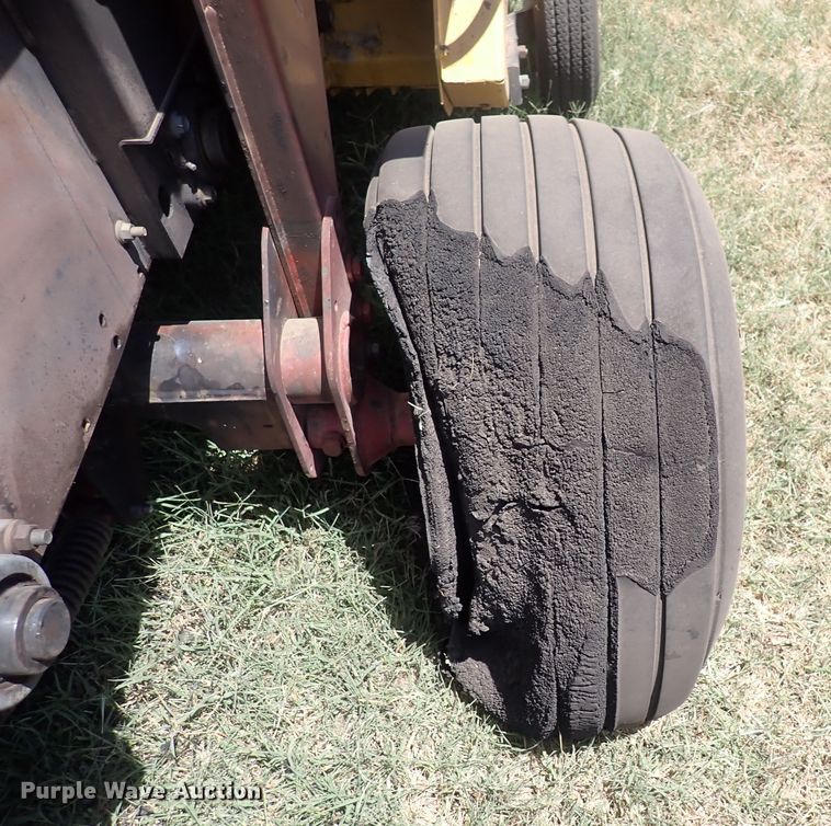 image for item DF5031 2003 New Holland BR750  round baler