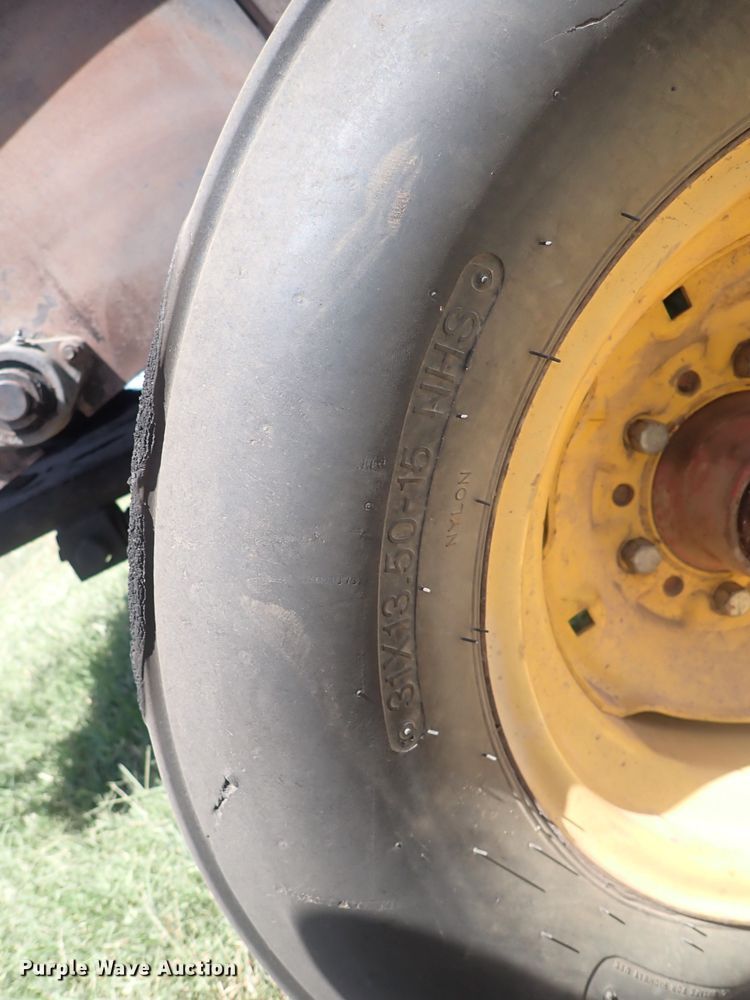 image for item DF5031 2003 New Holland BR750  round baler