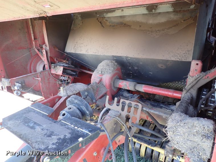 image for item DF5031 2003 New Holland BR750  round baler