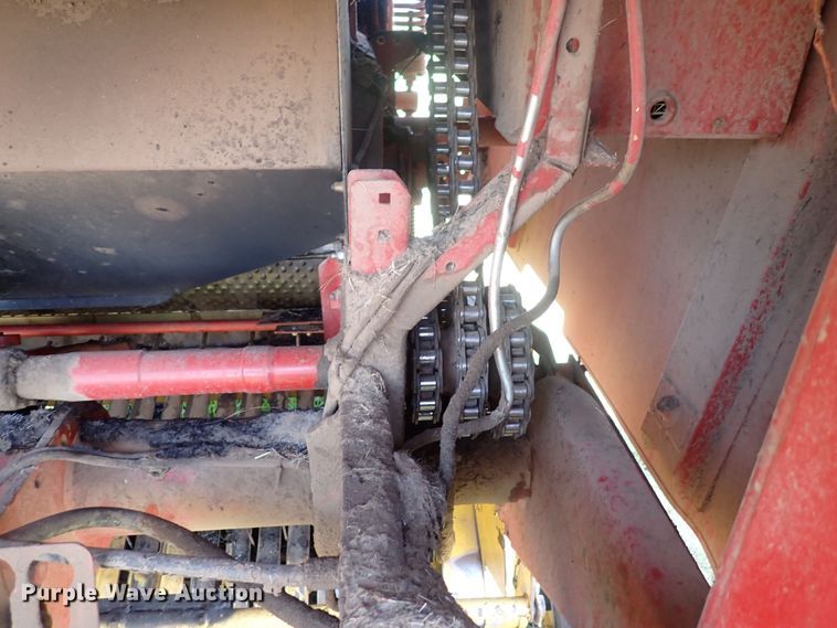 image for item DF5031 2003 New Holland BR750  round baler