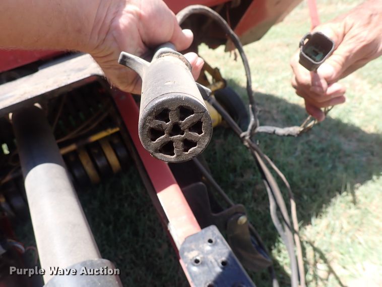 image for item DF5031 2003 New Holland BR750  round baler