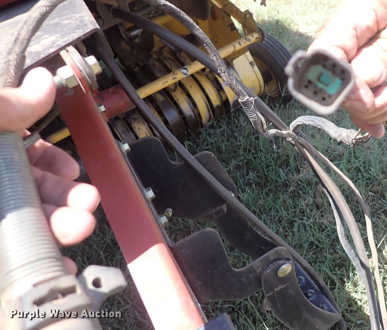 image for item DF5031 2003 New Holland BR750  round baler