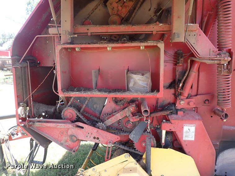 image for item DF5031 2003 New Holland BR750  round baler