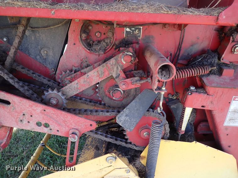 image for item DF5031 2003 New Holland BR750  round baler