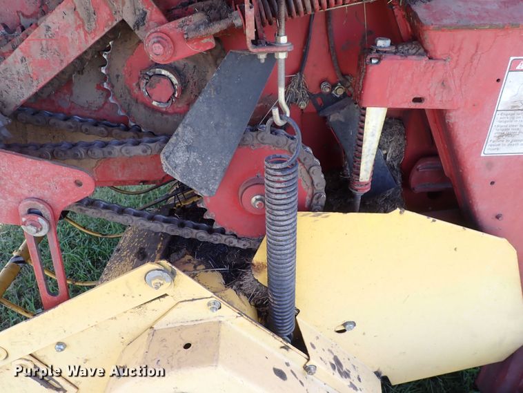 image for item DF5031 2003 New Holland BR750  round baler