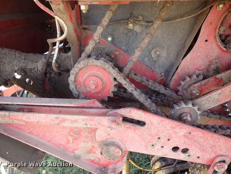 image for item DF5031 2003 New Holland BR750  round baler