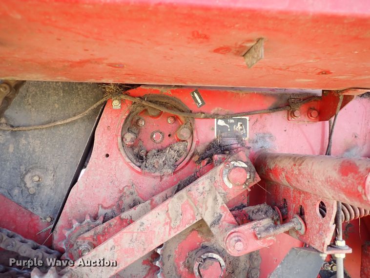 image for item DF5031 2003 New Holland BR750  round baler