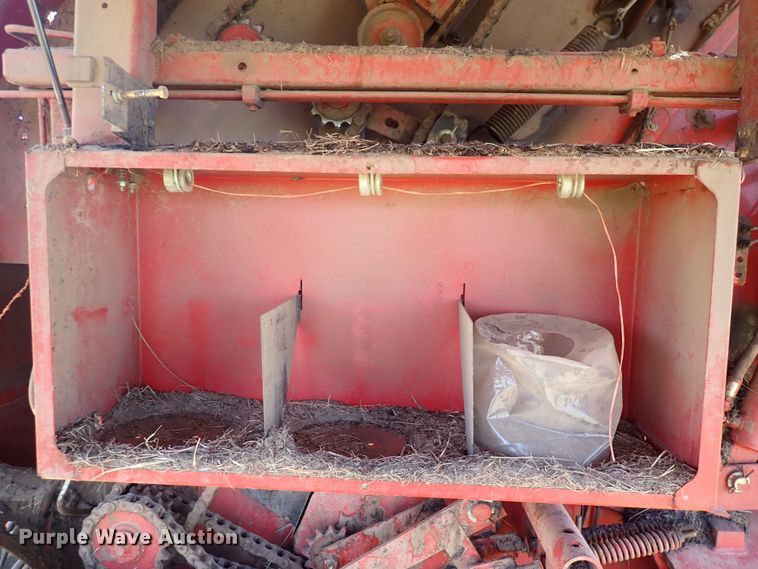 image for item DF5031 2003 New Holland BR750  round baler