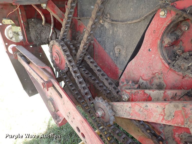 image for item DF5031 2003 New Holland BR750  round baler