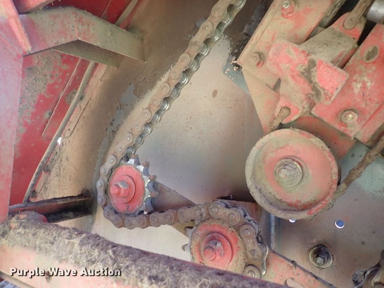 image for item DF5031 2003 New Holland BR750  round baler