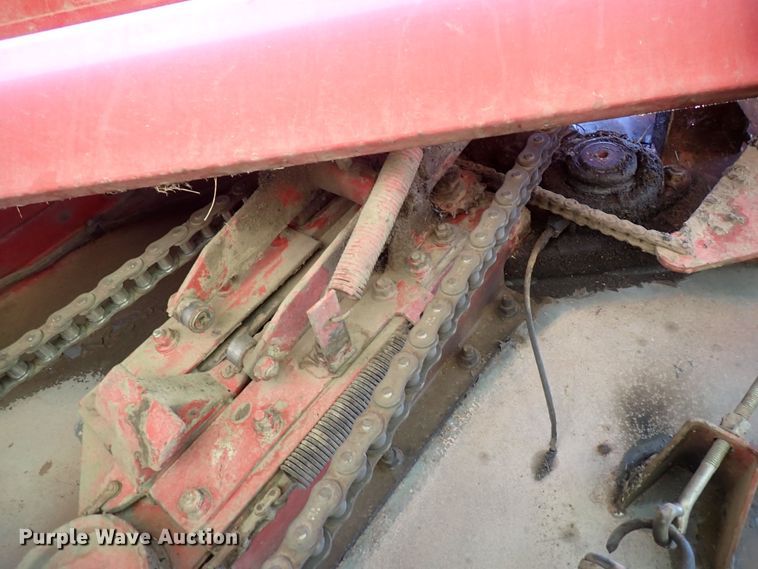 image for item DF5031 2003 New Holland BR750  round baler