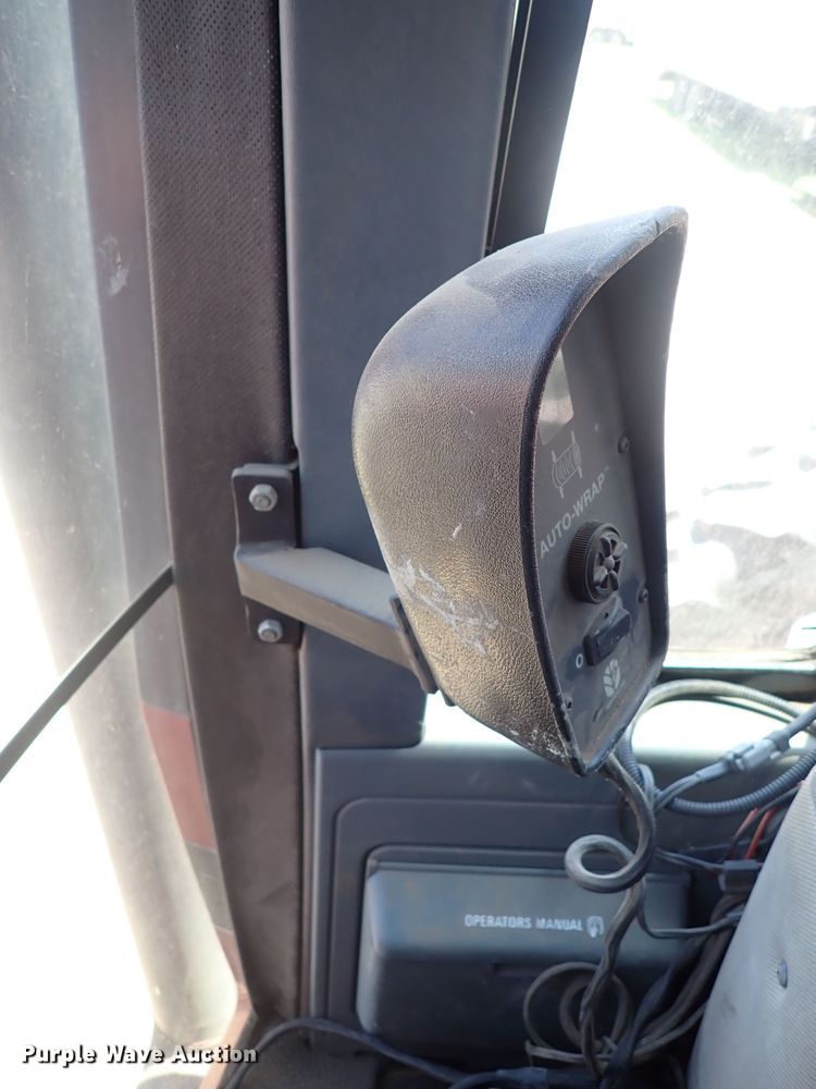 image for item DF5031 2003 New Holland BR750  round baler