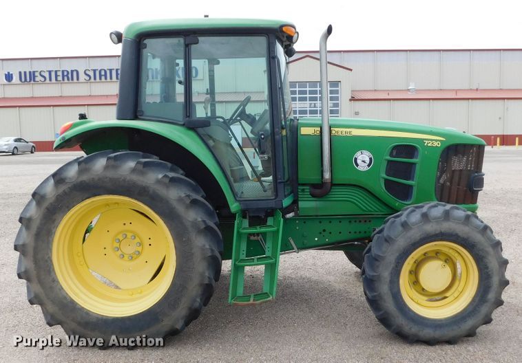 image for item DJ7674 2007 John Deere 7230  MFWD tractor
