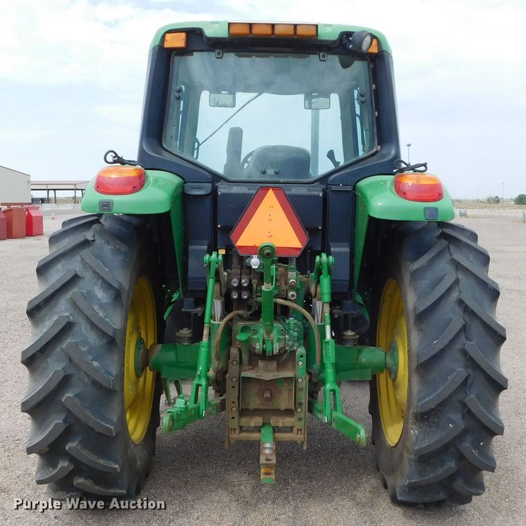 image for item DJ7674 2007 John Deere 7230  MFWD tractor