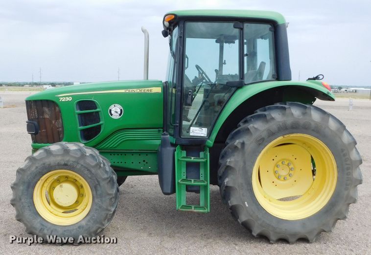 image for item DJ7674 2007 John Deere 7230  MFWD tractor