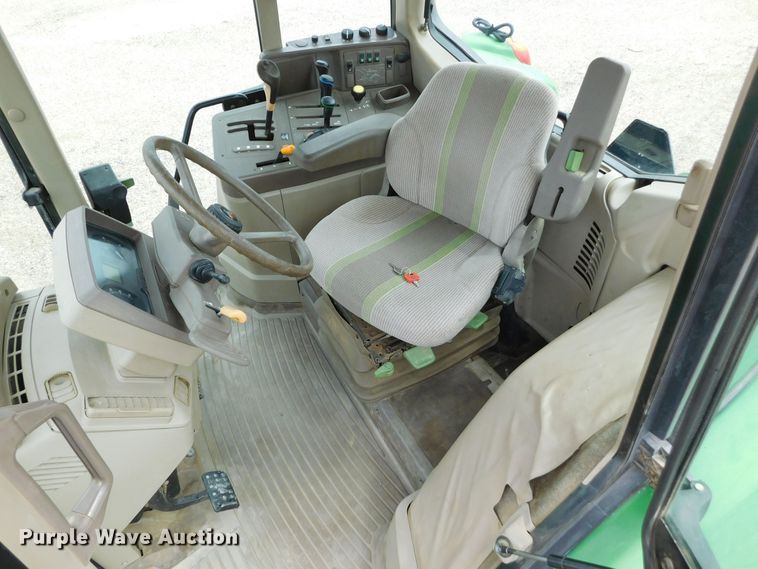 image for item DJ7674 2007 John Deere 7230  MFWD tractor