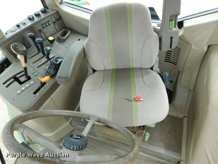 image for item DJ7674 2007 John Deere 7230  MFWD tractor