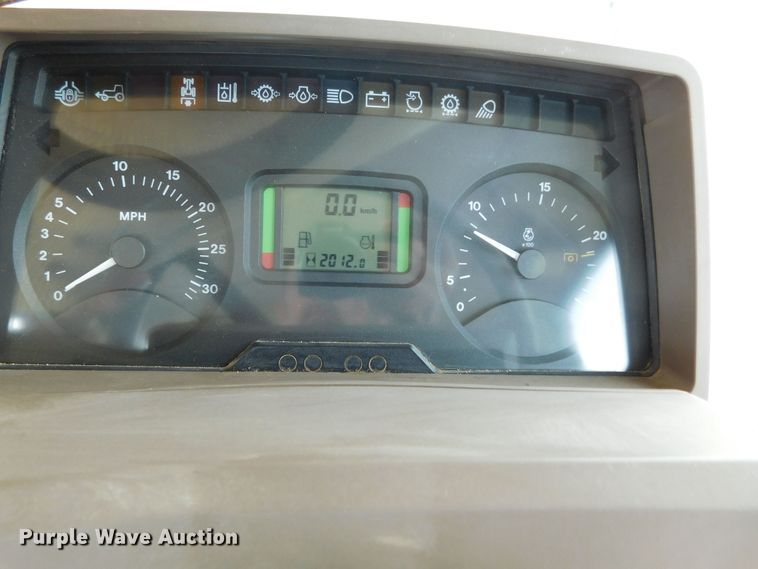 image for item DJ7674 2007 John Deere 7230  MFWD tractor