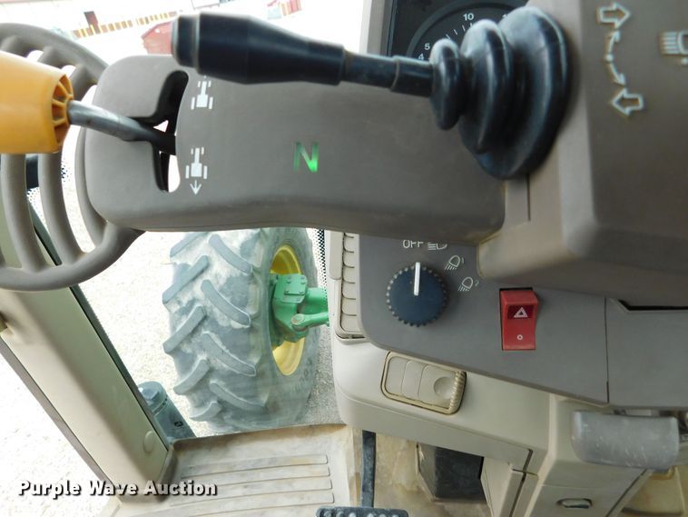 image for item DJ7674 2007 John Deere 7230  MFWD tractor