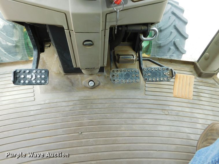 image for item DJ7674 2007 John Deere 7230  MFWD tractor