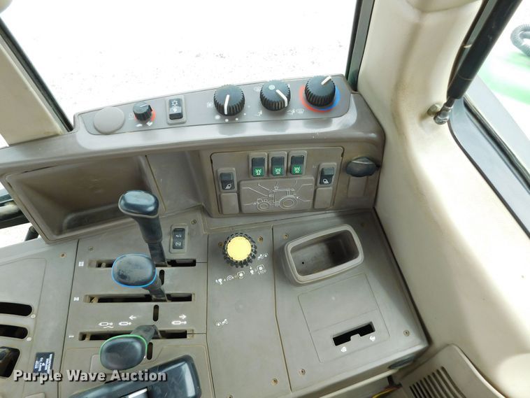 image for item DJ7674 2007 John Deere 7230  MFWD tractor