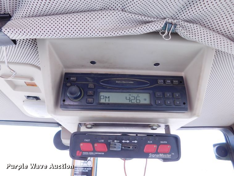 image for item DJ7674 2007 John Deere 7230  MFWD tractor