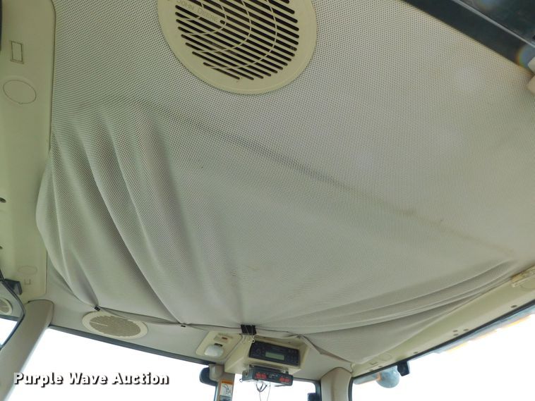 image for item DJ7674 2007 John Deere 7230  MFWD tractor