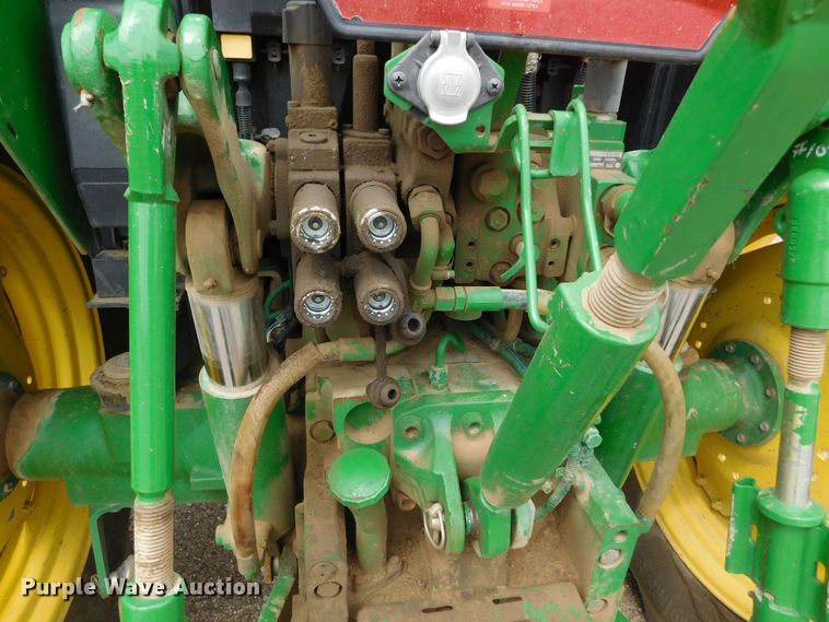 image for item DJ7674 2007 John Deere 7230  MFWD tractor