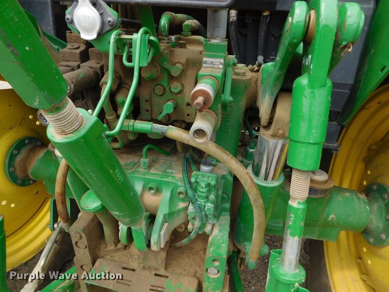 image for item DJ7674 2007 John Deere 7230  MFWD tractor
