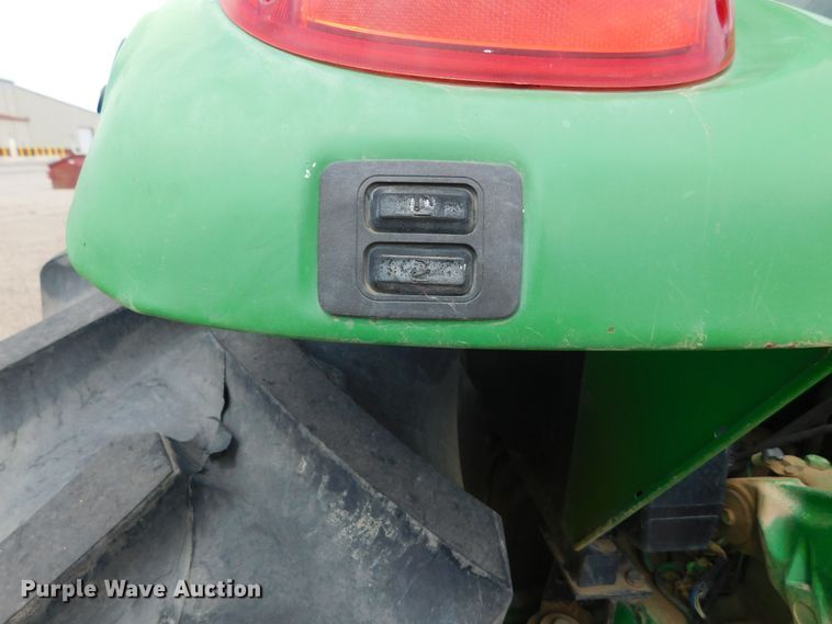 image for item DJ7674 2007 John Deere 7230  MFWD tractor