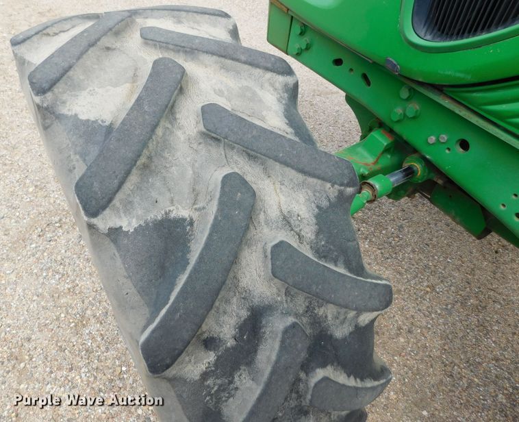 image for item DJ7674 2007 John Deere 7230  MFWD tractor
