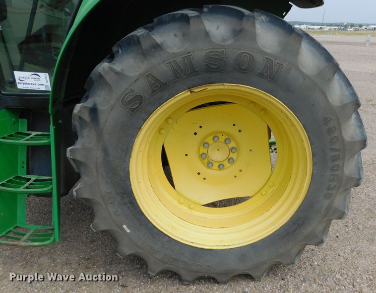 image for item DJ7674 2007 John Deere 7230  MFWD tractor