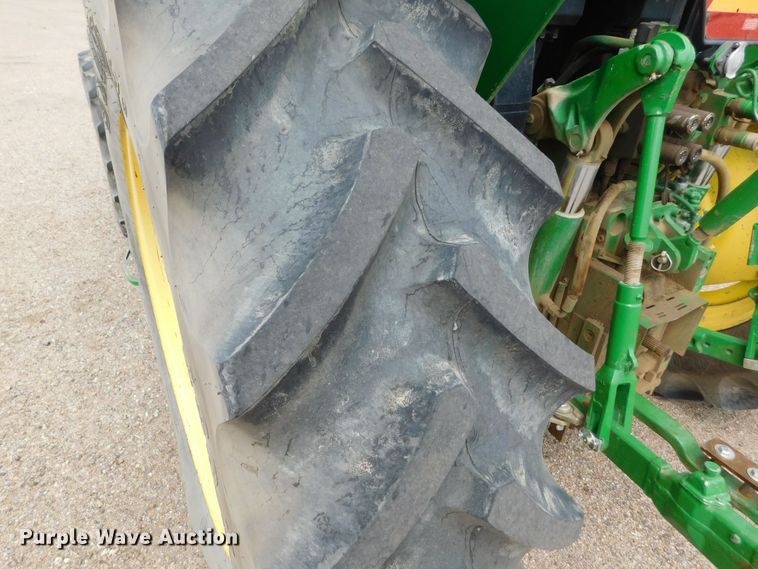 image for item DJ7674 2007 John Deere 7230  MFWD tractor