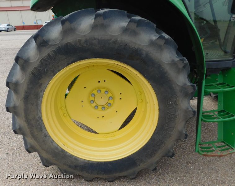 image for item DJ7674 2007 John Deere 7230  MFWD tractor