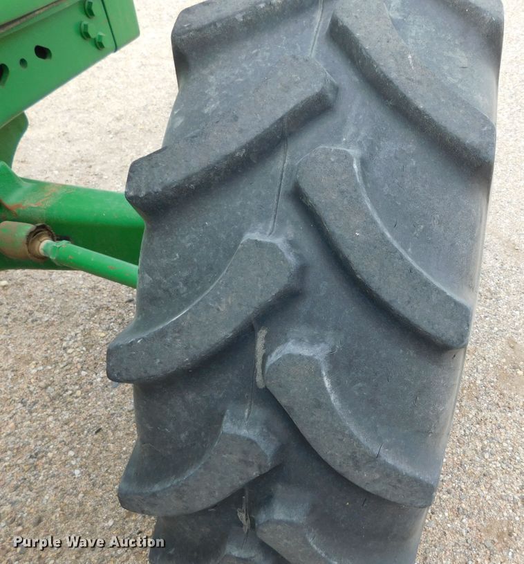 image for item DJ7674 2007 John Deere 7230  MFWD tractor