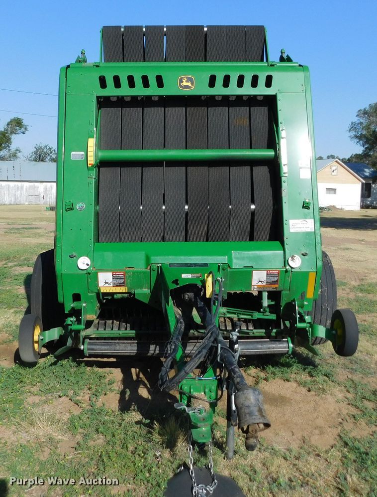 image for item DJ7675 2019 John Deere 560M  round baler