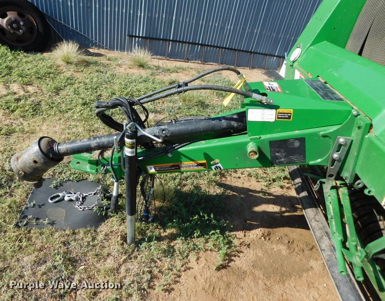 image for item DJ7675 2019 John Deere 560M  round baler