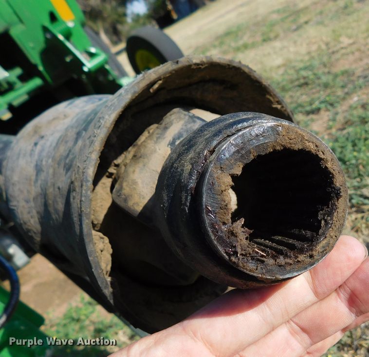 image for item DJ7675 2019 John Deere 560M  round baler