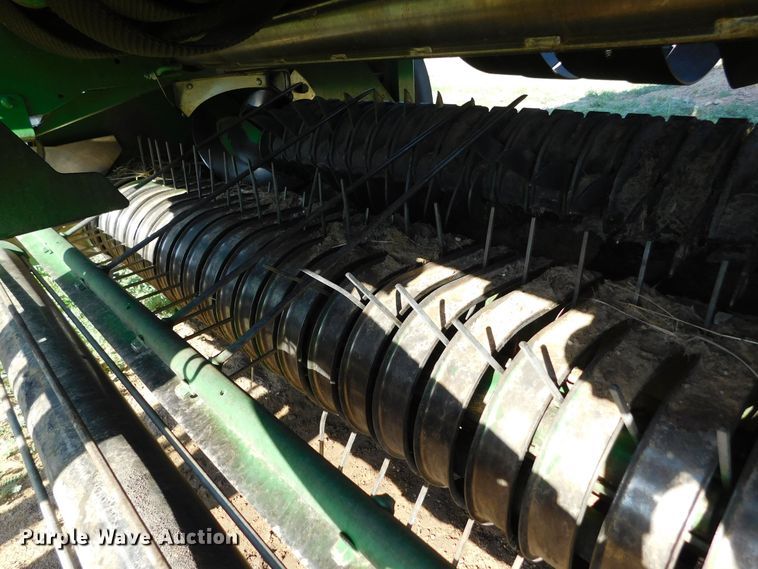 image for item DJ7675 2019 John Deere 560M  round baler
