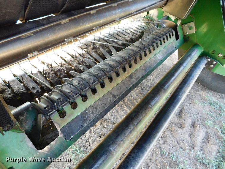 image for item DJ7675 2019 John Deere 560M  round baler