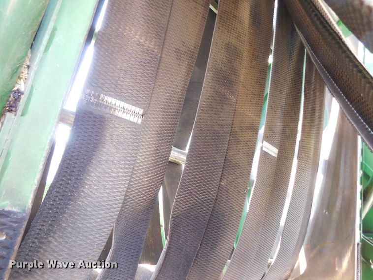 image for item DJ7675 2019 John Deere 560M  round baler