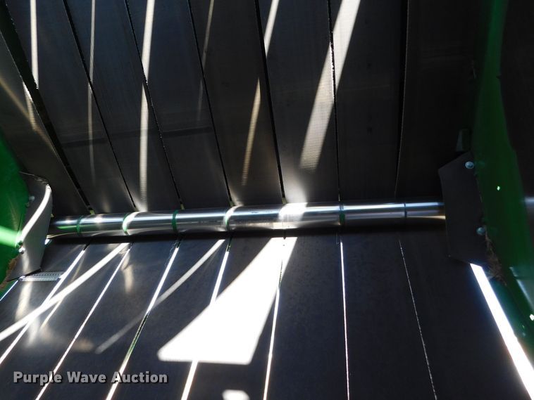 image for item DJ7675 2019 John Deere 560M  round baler