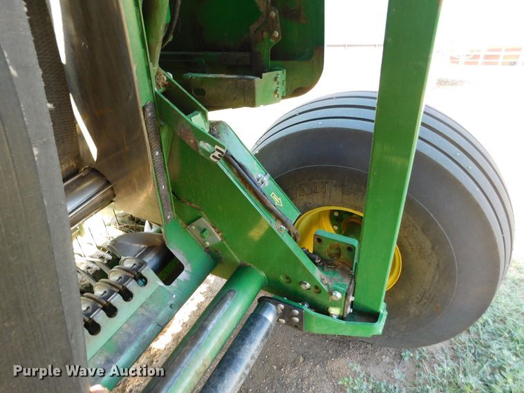 image for item DJ7675 2019 John Deere 560M  round baler