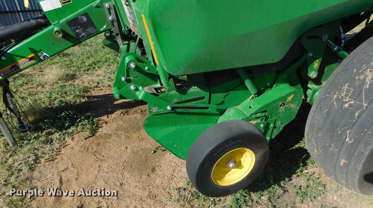 image for item DJ7675 2019 John Deere 560M  round baler